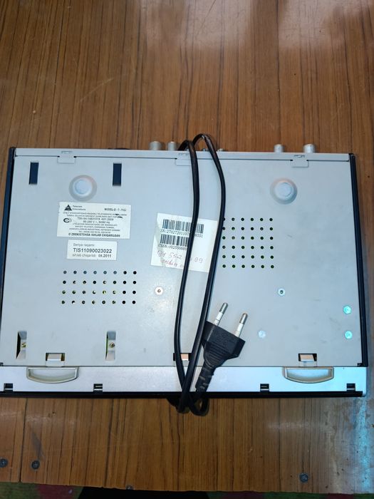 Тюнер digital TV состояние почти новый без пульта