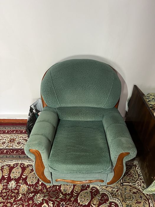 Продам Диван и 2 кресло