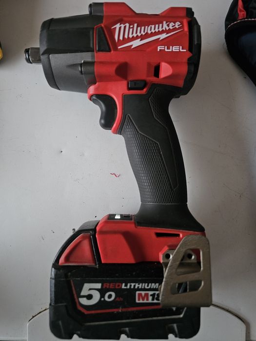 Milwaukee impact 18v brushless