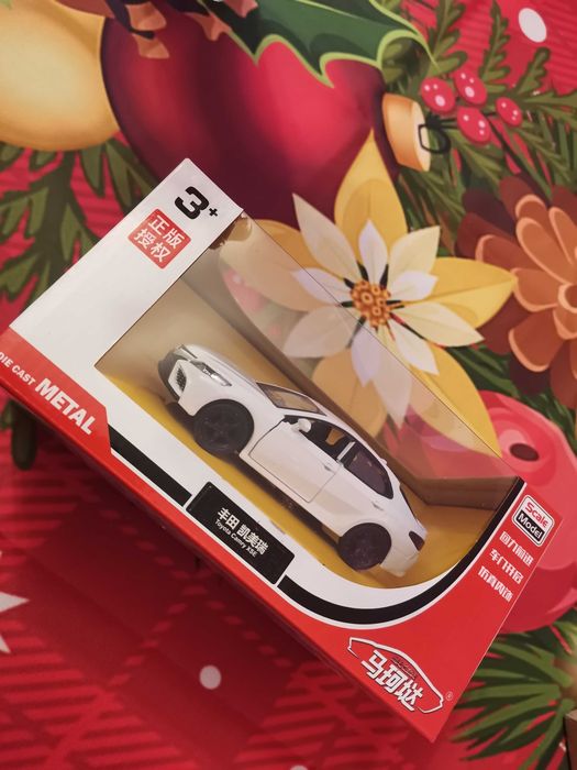 Тойота Camry бяла
