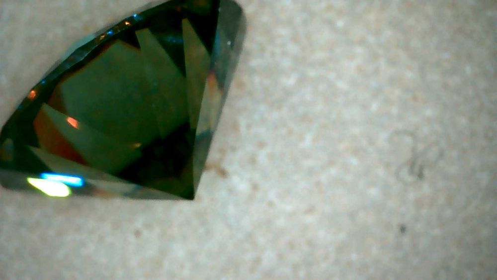 Диамант, Moissanite Brilliance, зелен със сертификат, гравиран номер на камъка - 35 евро - 1 карат