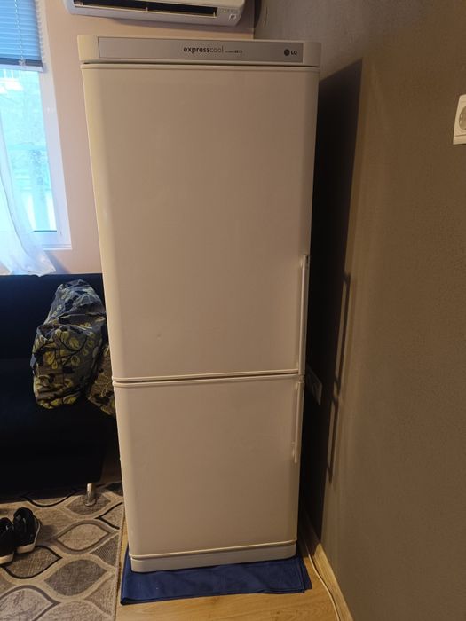 Хладилник с фризер LG!