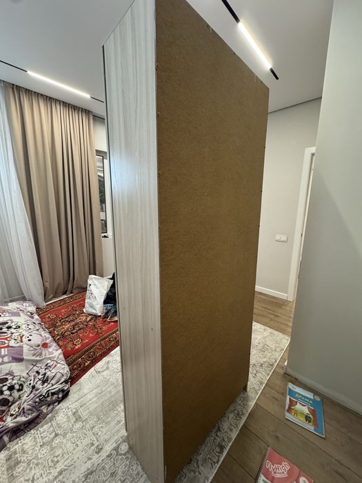 Шкаф и парта (комплект, отдельно продаем)