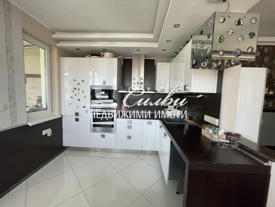 Продава се Тристаен апартамент в Шумен, Дивизионна болница - 118 кв.м за 822 €/кв.м - Снимка #1