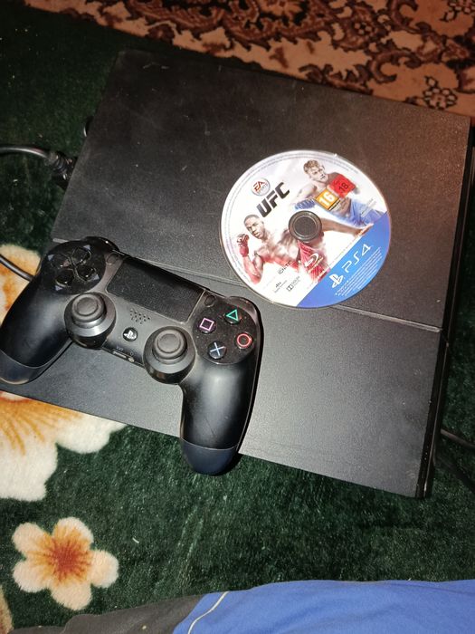 Vând PS4 stare foarte buna