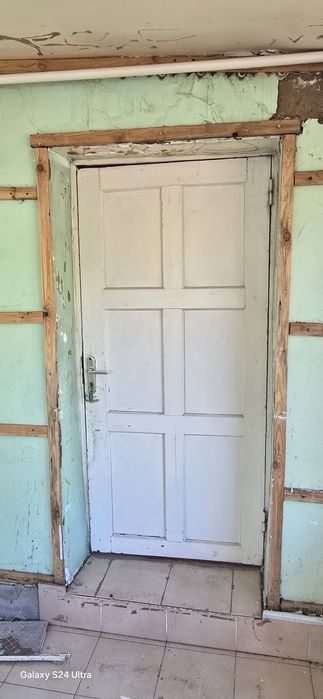Бесплатно. Б/у рамы со стеклом, двери, дрова, самовывоз