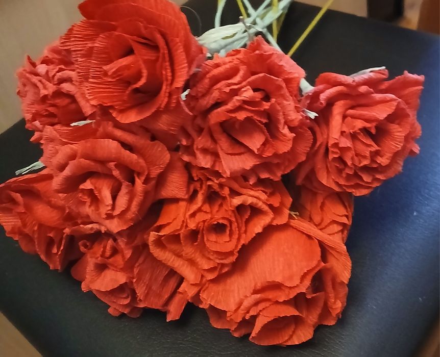 Flori handmade din hârtie creponata
