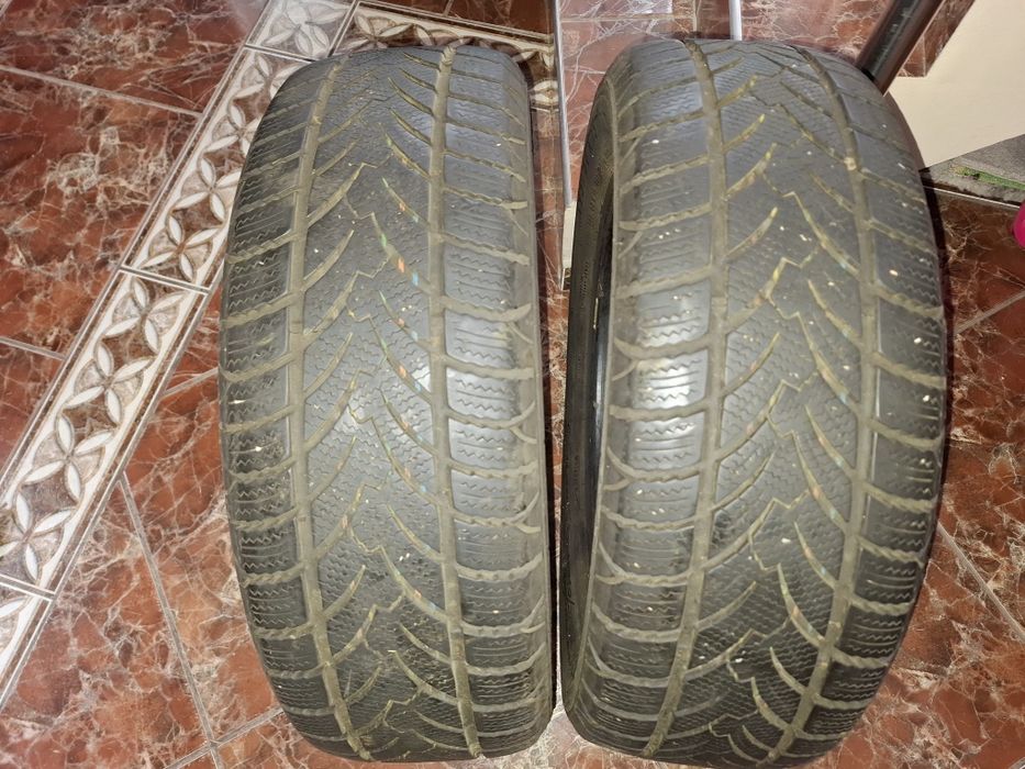 Vând 2 anvelope M+S 195 60 R15