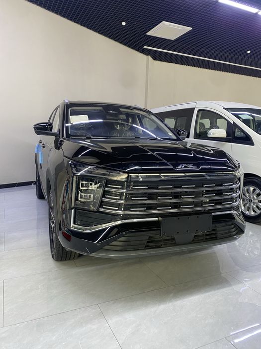 JAC JS 8 оилавий 7 кишилик замонавий кросовер