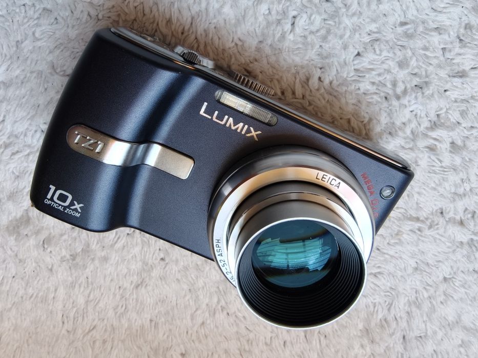 Panasonic Lumix TZ1 с Leica обектив и  10х оптичен zoom