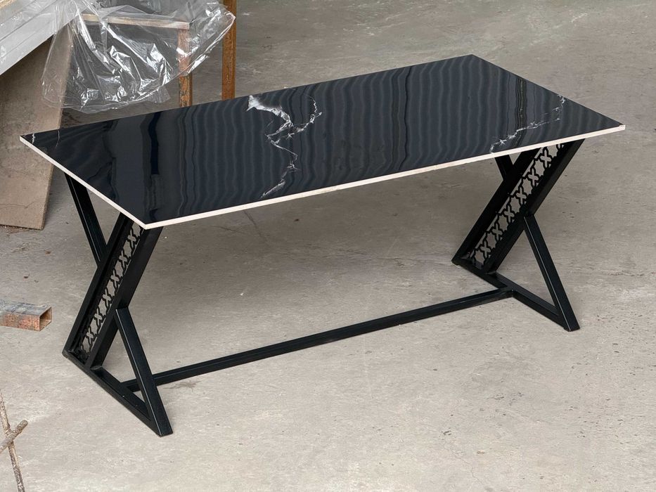 Современный журнальный столик