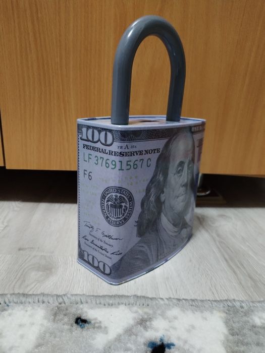 Копилки жестяные есть варианты