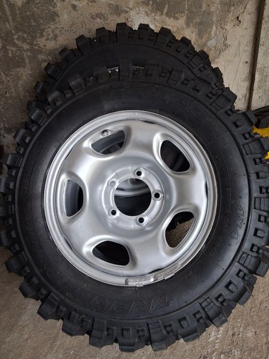 Vând cauciucuri noi