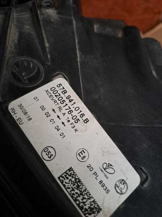 Far dreapta Skoda Karoq led original Europa cod 57B941016B