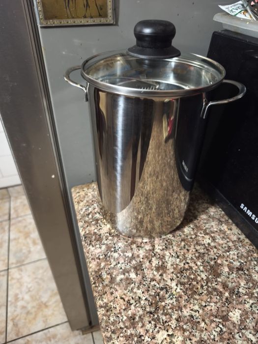 Vând oala inox cu capac de sticla și cuva de plasa