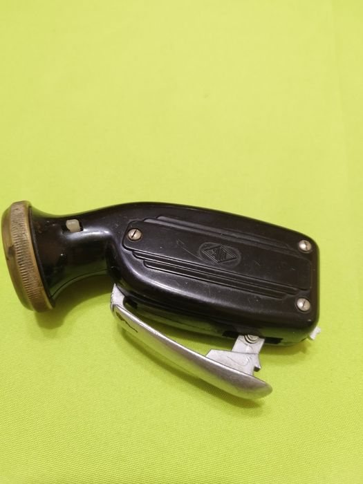 Продавам стар фенер