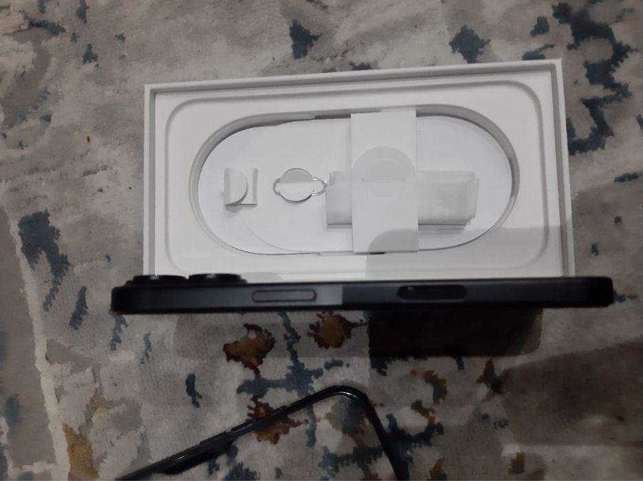 iPhone 16 128GB Батарея 93%