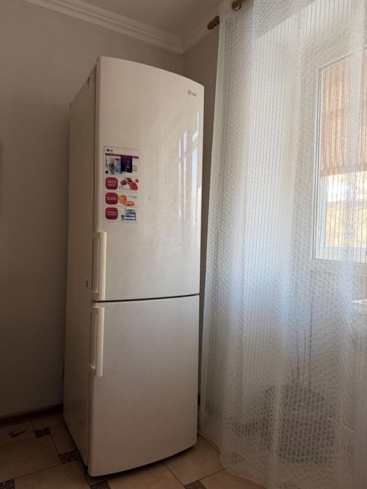 Продается холодильник LG.