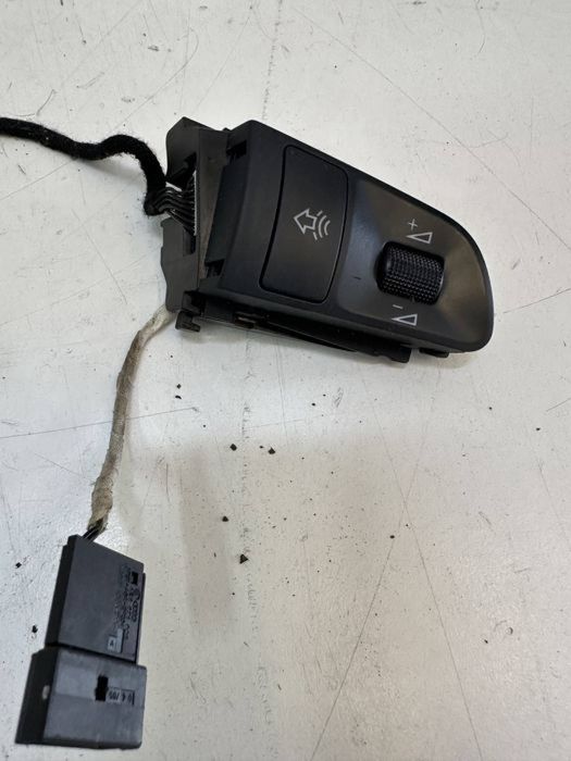 Comenzi volan antena amplificator radio Audi A4 B7