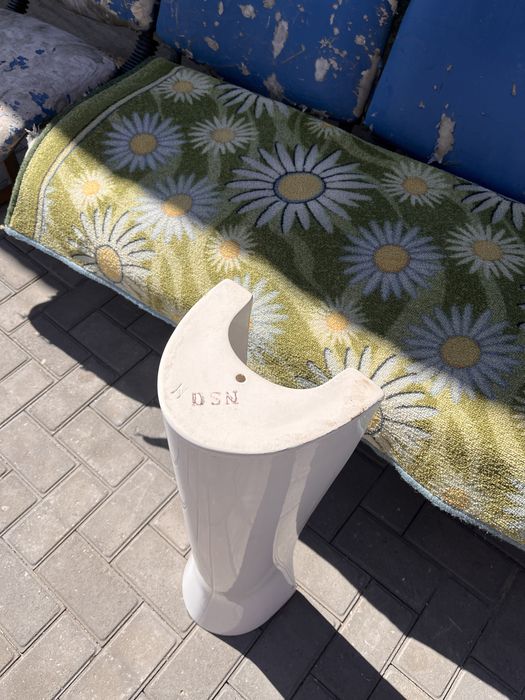 Продам умывальник + пьедестал (ножка)
