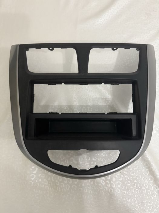 Продаю рамку для магнитолы