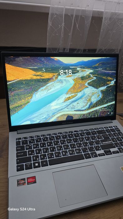 Лаптоп Asus vivobook E1504FA с подарък чанта