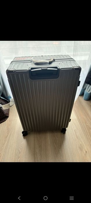 Продам Чемодан как новый