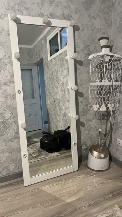 Продам зеркало с подсветкой