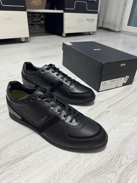 Нови обувки Boss