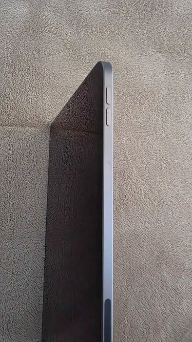 Apple iPad Pro 12.9” – перфектно състояние + Apple Pencil – подарък