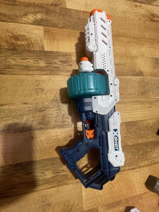 Pistol X-Shot cu tambur rotativ – stare impecabilă