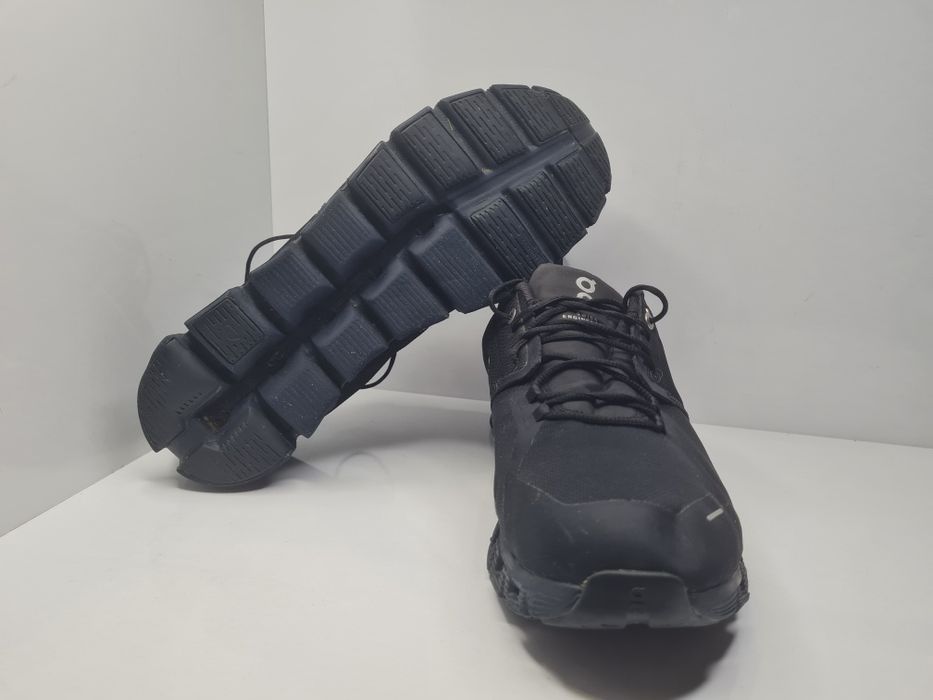 Маратонки ON Waterproof 

Носени,но в добро състояние без забележки.