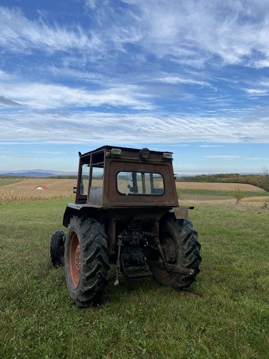 Vând tractor u445