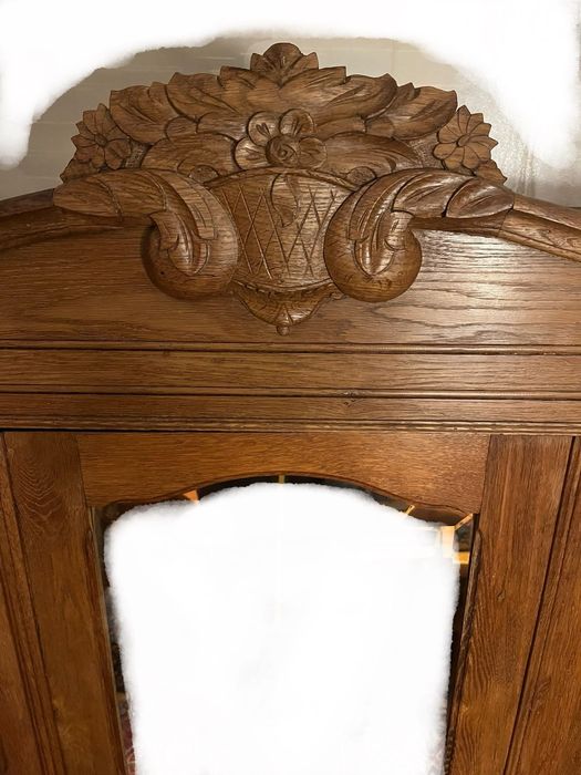 Старинен дъбов гардероб