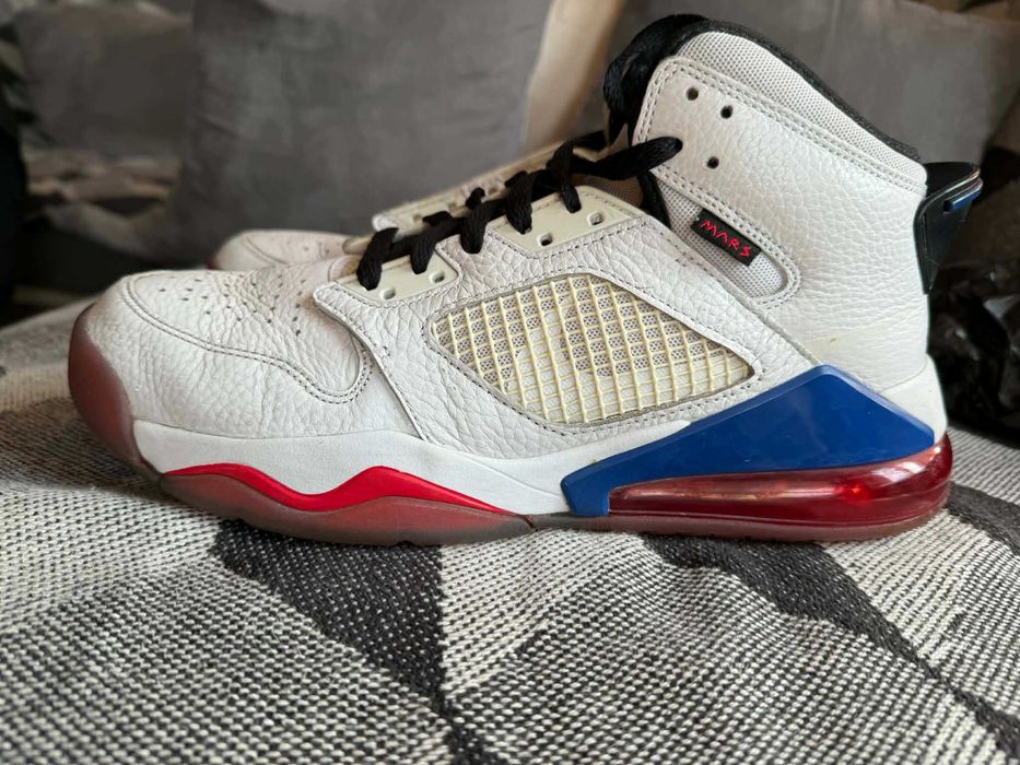 Nike Air Jordan Mars 270