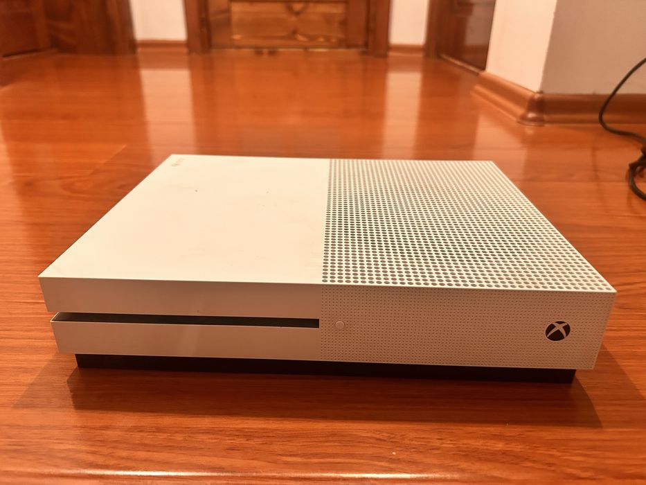 Xbox One S 1Tb+controller si 13 jocuri