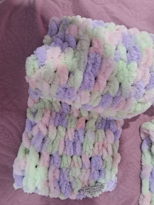 Продавам ръчно изплетен шал от мен