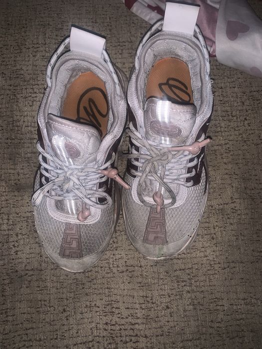 Am o pereche de adidași de la Versace originali marime 40