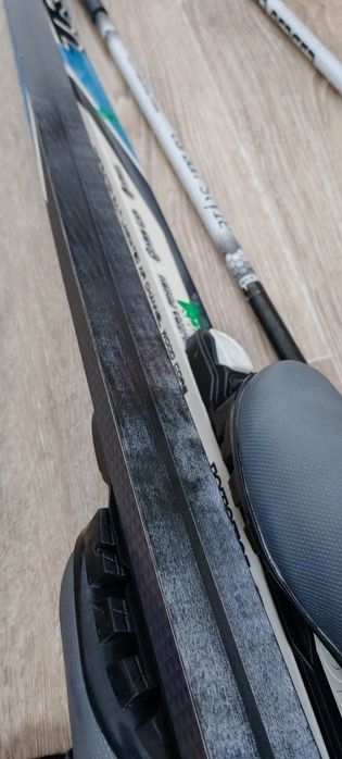 Лыжи с палками и ботинками