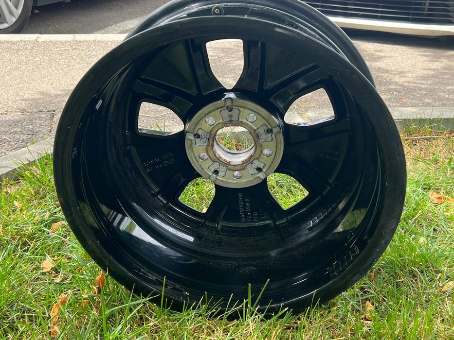 Vând janta Mercedes 2024 pe 17’’ usor avariata(zgariata)