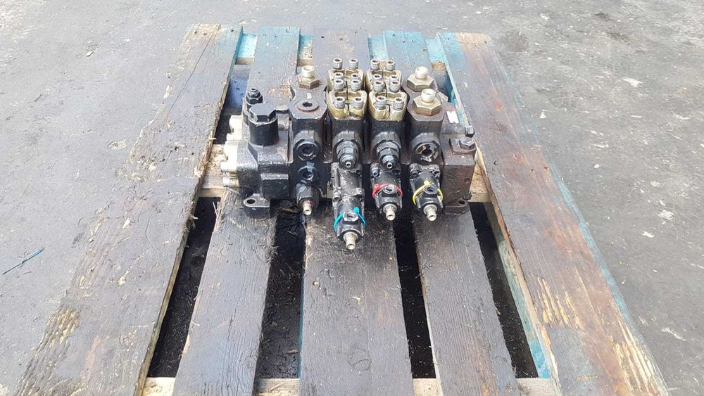 Distribuitor hidraulic vola JCB 426 , 436 , 456