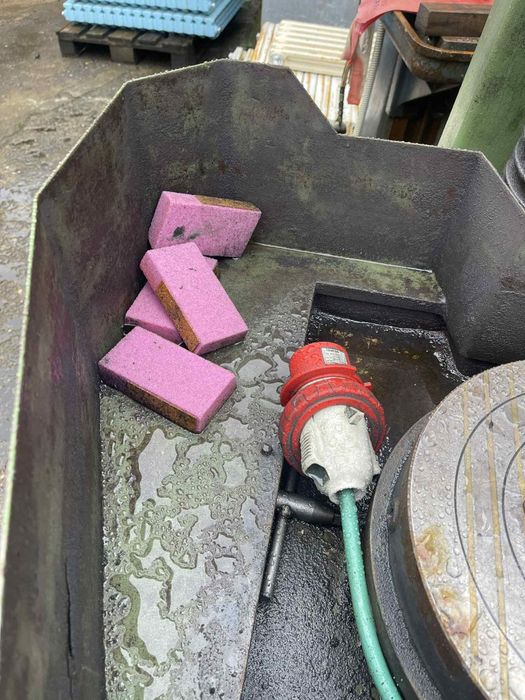 Ротационна повърностна шлайфмашина .