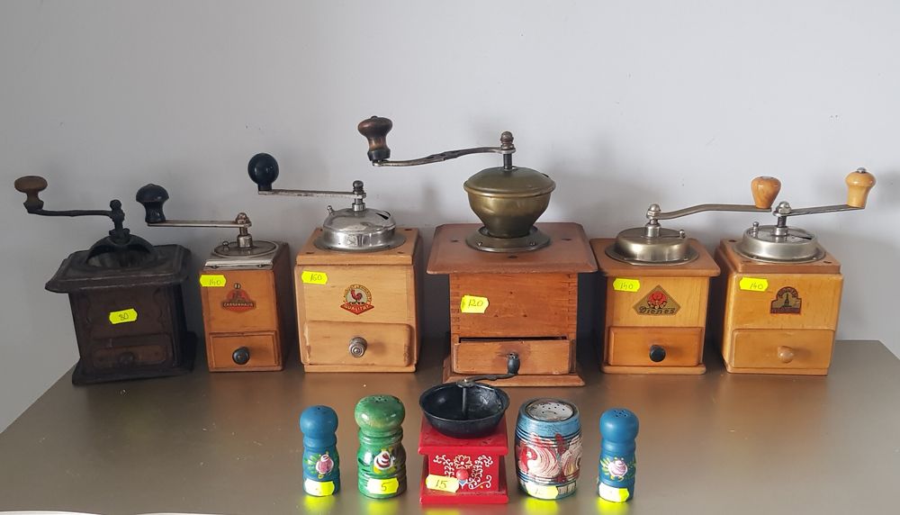 Râsnita veche din lemn și metal