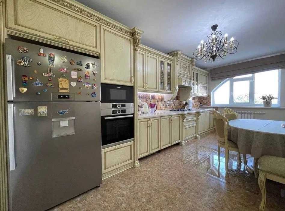 Срочно продается 3\4\9 96м2 ДАРХАН ул Кари Ниязи с ремонтом !!