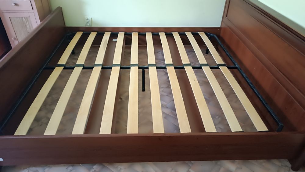 Продам двухспальную кровать