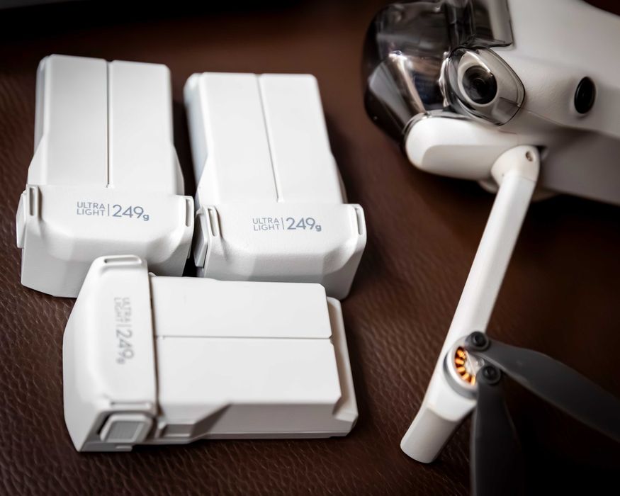 DJI Mini 4 Pro  (DJI RC 2) Stare impecabilă, 3 baterii, geantă