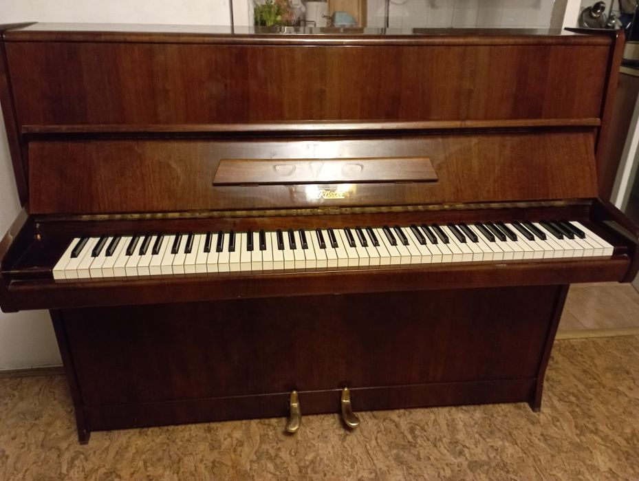 Акустично пиано Rosler,отличен звук,всички клавиши работят