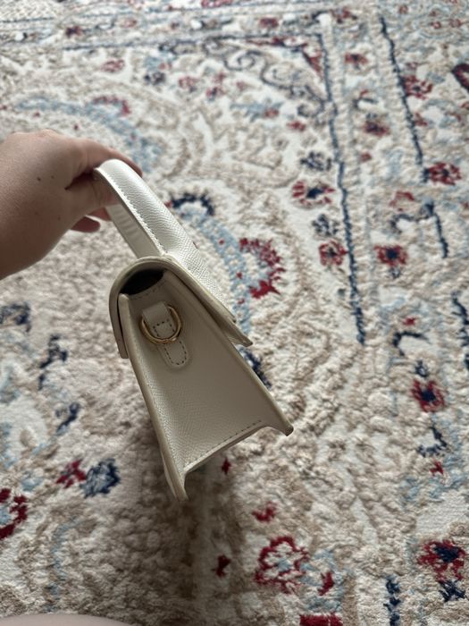 Сумка жакмюс белого цвета