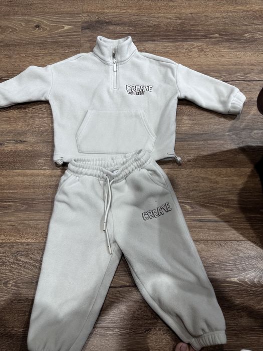 Продам флисовый костюм размер 92