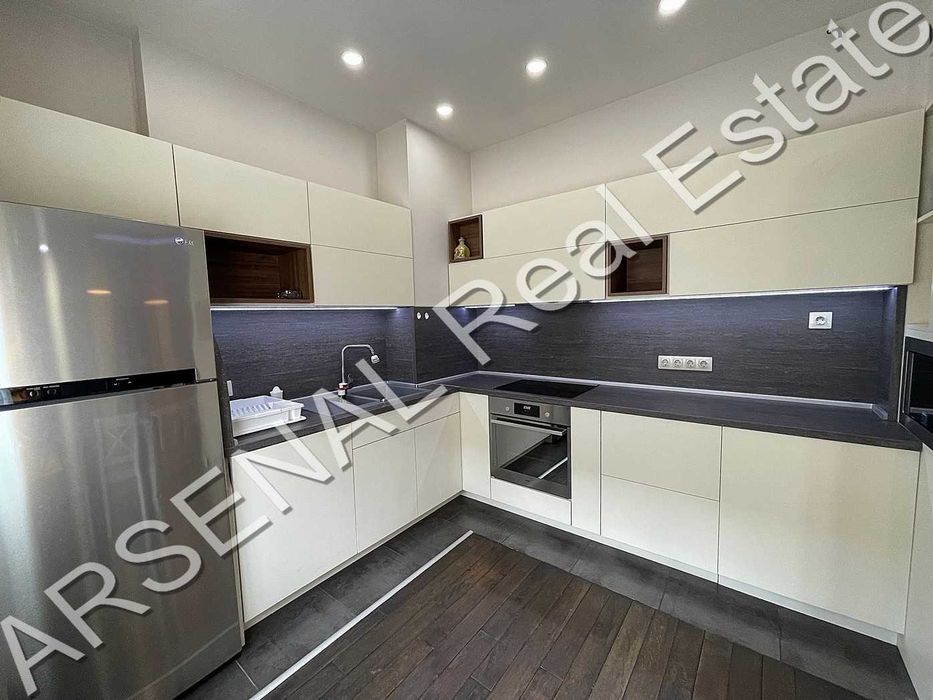 Дава се под наем Тристаен апартамент в София, Център - 95 кв.м за 780 € - Снимка #2